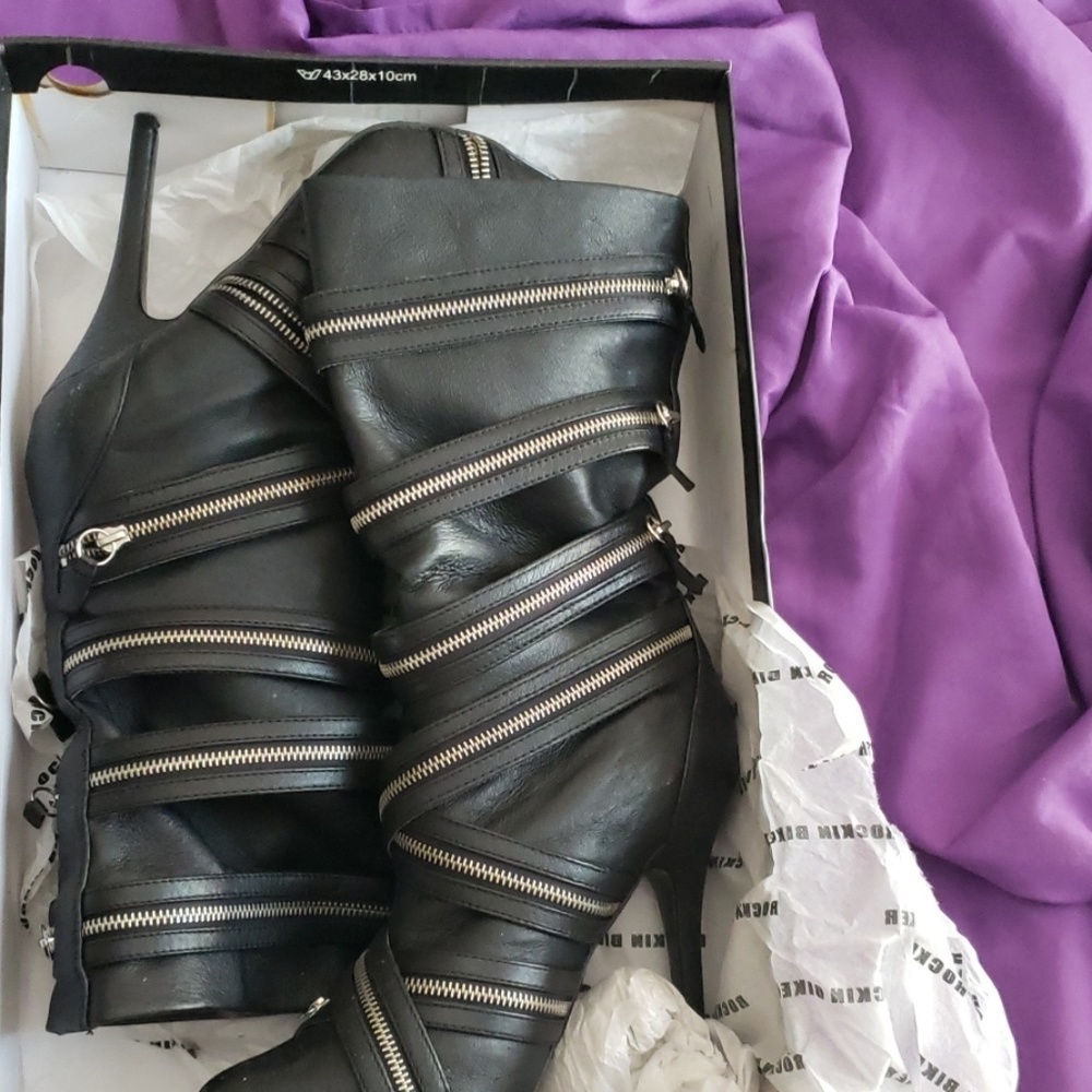 High heel boots